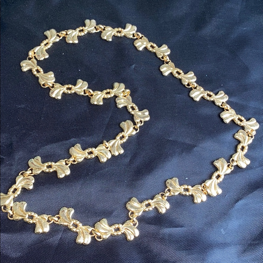 Bow Gold Tone Necklace 165 Bow Gold Tone Necklace 165